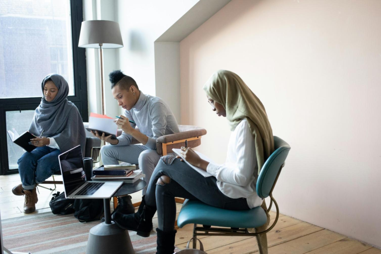 Session de travail collaborative entre consultant et client